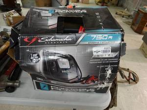lot 4601 image: Schumacker 750A engine starter battery charger in box