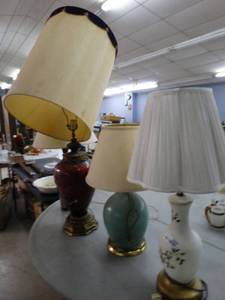 lot 4603 image: Lot of various table lamps & shades