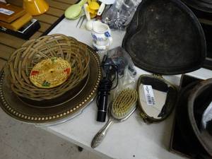 lot 4604 image: Baking supplies