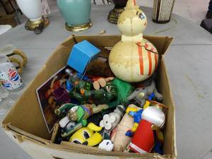 lot 4607 image: Lg lot of vintage toys