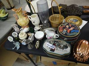 lot 4614 image: Large lot of various collectibles