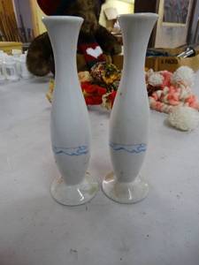 lot 4618 image: 2 vintage Greyhound vases