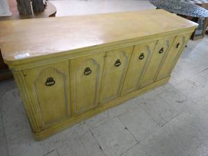 lot 4622 image: Vintage wood buffet dresser