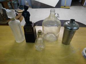 lot 4624 image: Various liquor dispensers