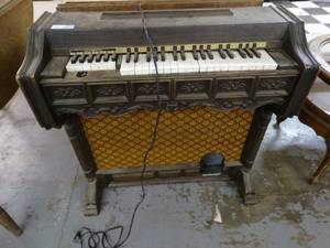 lot 4636 image: Vintage Emenee Audion organ