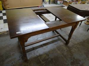 lot 4641 image: Vintage wood table