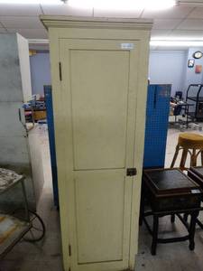 lot 4652 image: Vintage wood 1 door cabinet