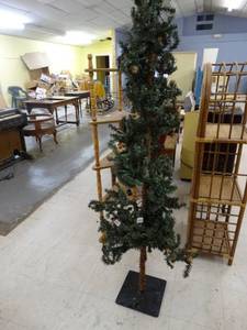 lot 4660 image: Faux tree w base