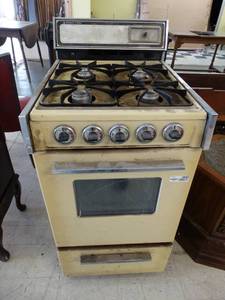 lot 4665 image: Magic chef apartment size gas stove