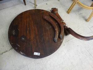 lot 4667 image: Awesome round antique parlor table