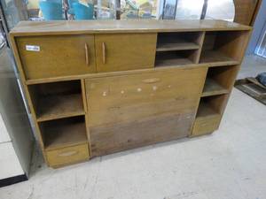 lot 4671 image: Wood bookshelf cabinet w doors