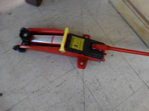 lot 4681 image: 2 ton floor jack- Like new