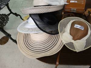 lot 4688 image: Vintage Ladies hats