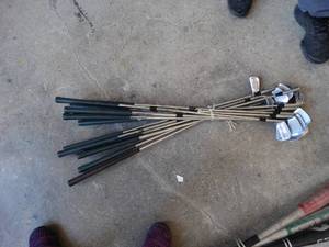 lot 4407 image: junior golf clubs