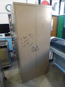 lot 4418 image: Metal 4 Shelf Storage Cabinet