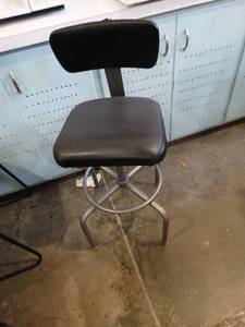 lot 4427 image: Padded Stool With Padded Back