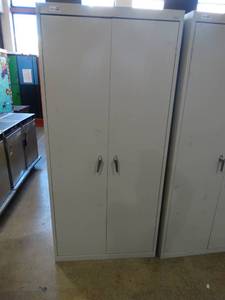 lot 4432 image: Star dusky Metal Cabinet