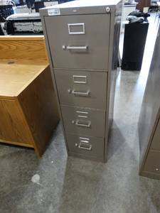 lot 4448 image: Hon 4 Drawer Metal Filing Cabinet