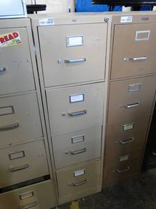 lot 4452 image: Hon 4 Drawer Metal Filing Cabinet