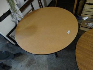 lot 4464 image: 48R Circle Table with Pedestal base