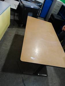 lot 4467 image: 72x38 Table