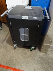 lot 4471 image: Ipad Charging Cart