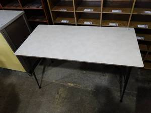 lot 4475 image: 24x48 Desk