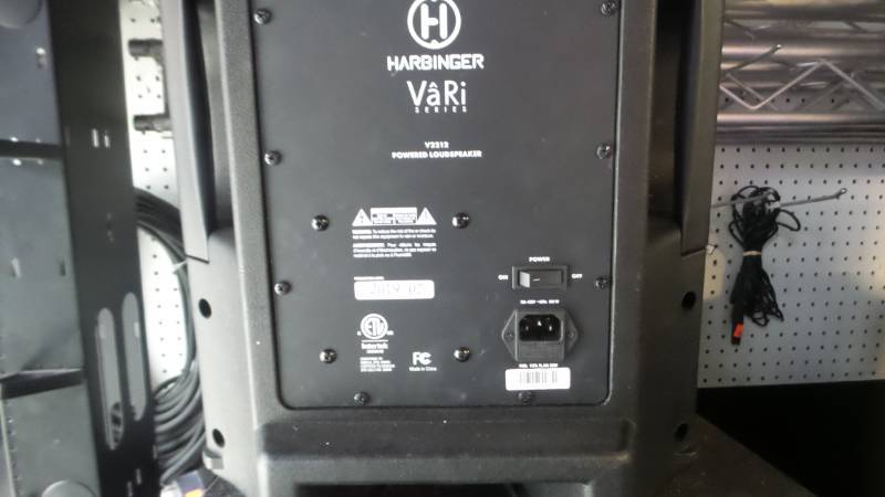 Harbinger Vari series V2212 powered 