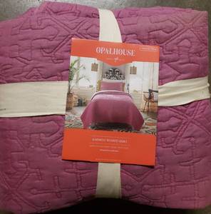lot 236 image: TwinTwin XL Garment Washed Quilt Magenta (Pink) - Opalhouse