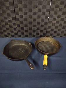 lot 4401 image: Pair of Cast Iron Skillets