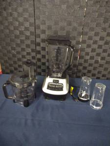 lot 4411 image: Stainless Steel NInja Blender with Extras