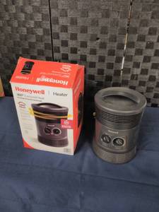 lot 4415 image: Honeywell Heater