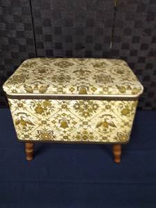 lot 4442 image: Vintage Sewing Box