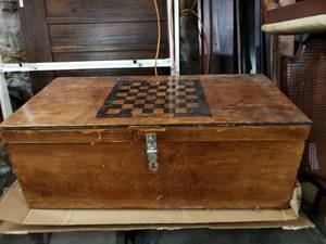 lot 2504 image: Wooden Storage Trunk
