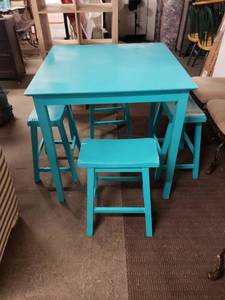 lot 2508 image: Teal Green Pub Height Table with 4 Matching Stools