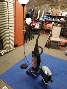 lot 2527 image: Bissell PowerForce Helix Vacuum, Floor Lamp and Table Lamp