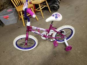 lot 2544 image: Huffy SeaStar Girls Bicycle