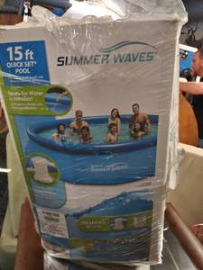 lot 2511 image: Summer Waves 15 Quick Set Pool