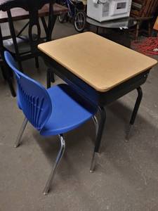 lot 2515 image: Vintage School Desk with Lift Top and Blue Chair