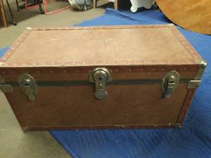lot 2519 image: Storage Trunk