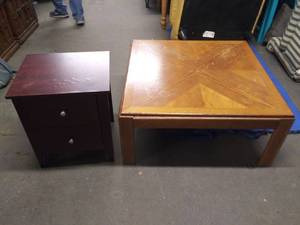 lot 2539 image: Wood Coffee Table and 2 Drawer Night Stand