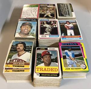 lot 1117 image: Large Lot of Almost 600 1970s Topps Baseball Cards - All Years From the 70s Included