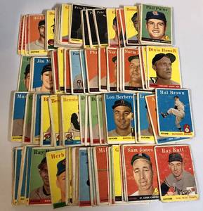 lot 1115 image: Large Collection of Couple Hundred 1958 Topps Baseball Cards in PoorFair Condition