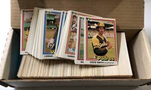 lot 1128 image: Complete 1981 Donruss Baseball Card Set #1-660 - First Donruss Set Ever - 660 Cards Total