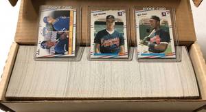 lot 1137 image: Complete 1988 Fleer Baseball Trading Card Set Complete with Stickers - Tom Glavine Rookie