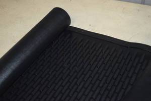 lot 40 image: Rubber Mat