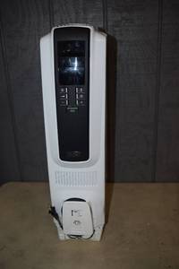 lot 77 image: Delonghi Full Room Radiant Heater 1500 Watt