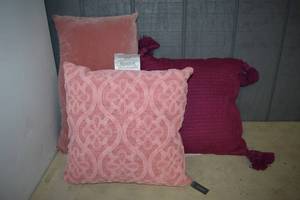 lot 118 image: 3 Throw Pillows