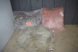 lot 120 image: 3 Throw Pillows