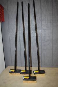 lot 109 image: 4 Rubbermaid Roofcote Brushes